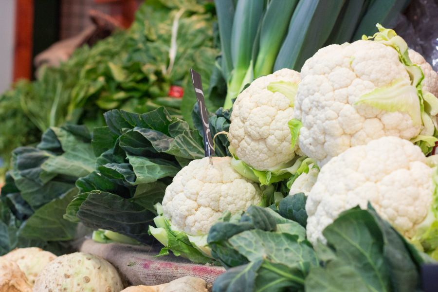 Mua bông cải trắng ở các chợ, siêu thị uy tín để đảm bảo chất lượng