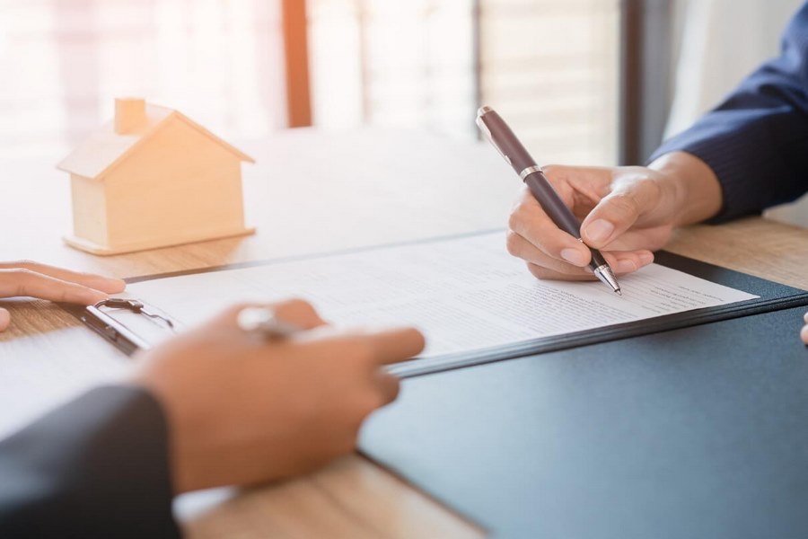 Xem xét kỹ hợp đồng mua nhà