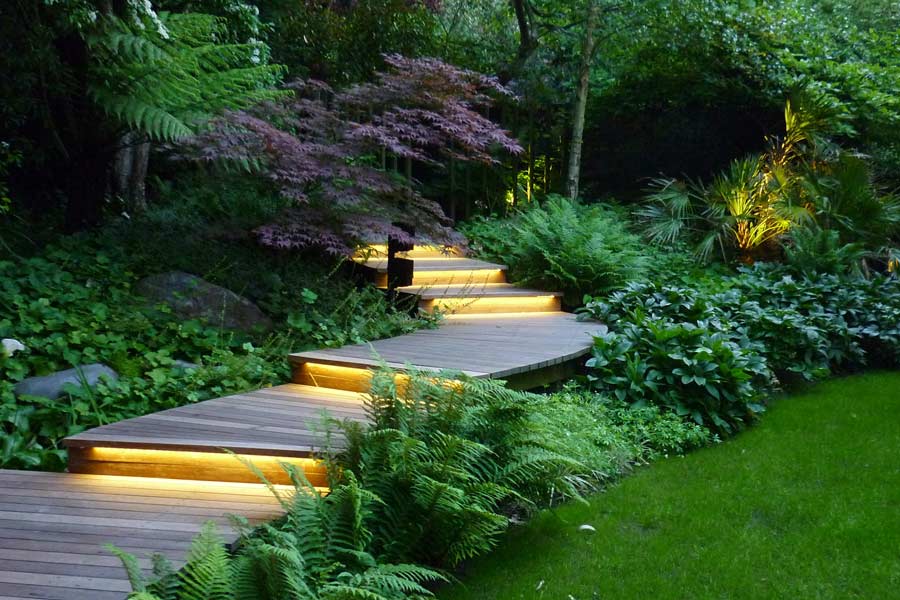 Đèn LED mang lại cho trang trí đèn sân vườn nhiều màu sắc hơn