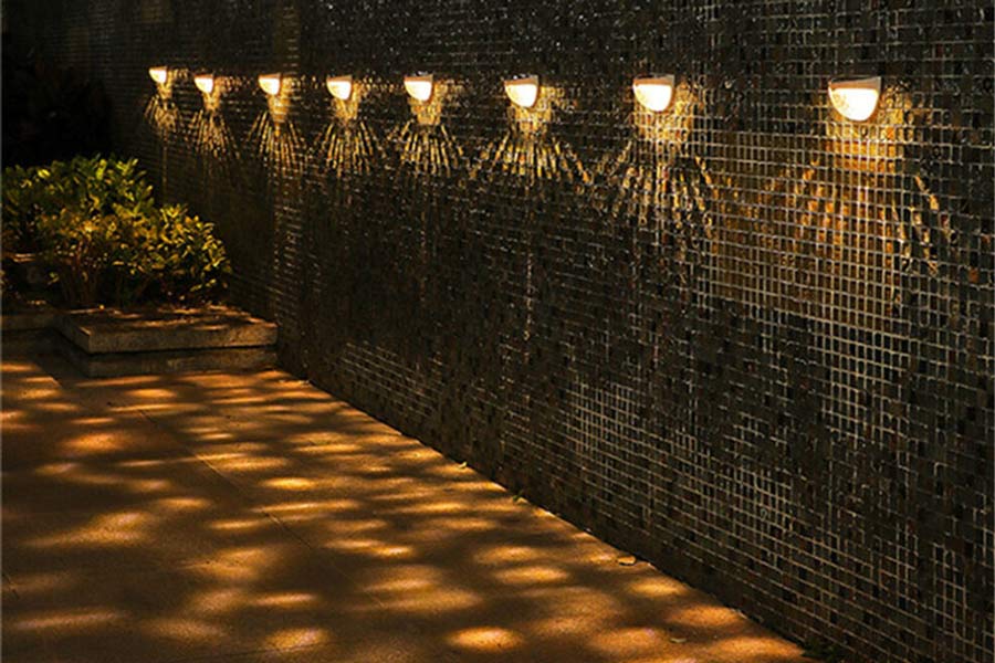 Đèn chiếu điểm dọc tường rào