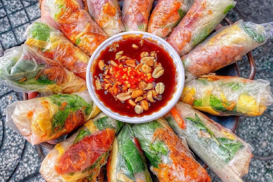 Bò bía là món ăn phổ biến, dễ bắt gặp ở các đường phố Việt Nam