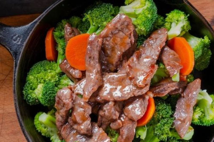 Sự kết hợp giữa thịt bò và bông cải xanh tạo nên một món ăn bổ dưỡng