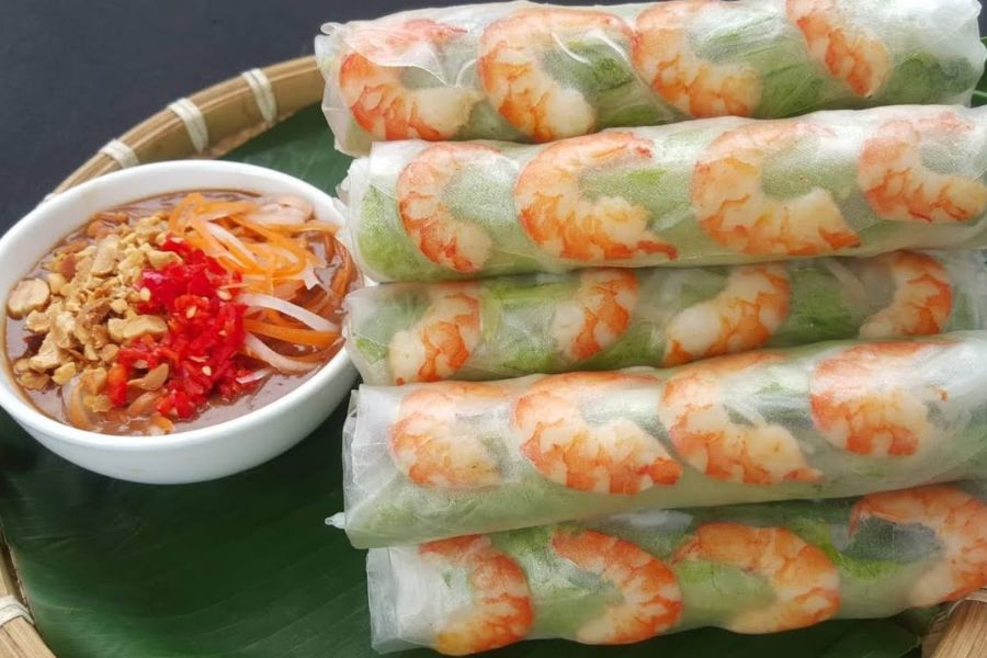 Gỏi cuốn - Món ăn quen thuộc của ẩm thực đường phố Việt Nam