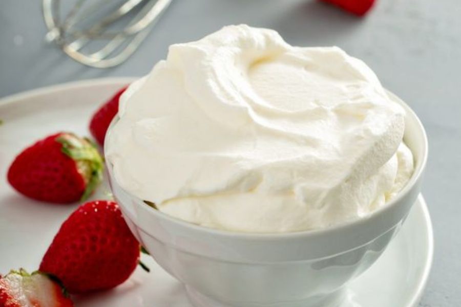 Whipping cream có đặc tính nhanh chảy ở nhiệt độ thường