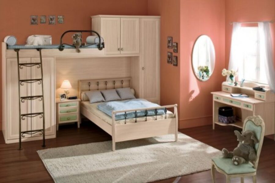 Màu hồng cam mang lại cho không gian phòng ngủ sự dịu dàng và ấm áp