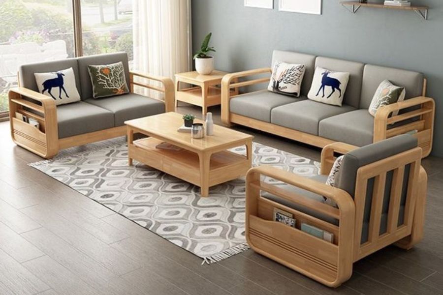 Chọn sofa gỗ có tông màu phù hợp với phòng khách để tổng thể trở nên hài hòa