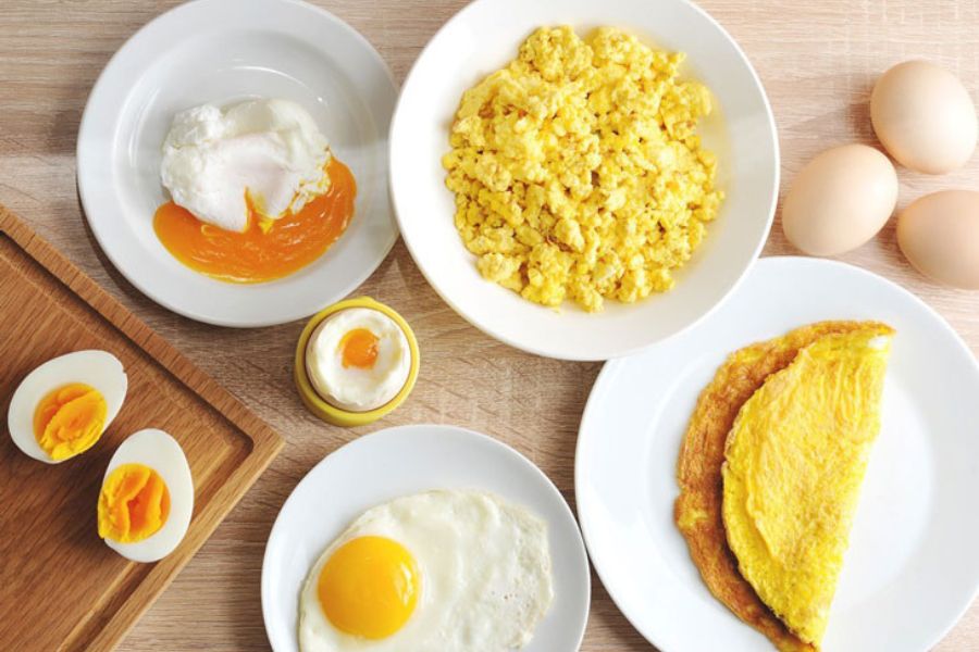 Bé ăn thô với món trứng vụi mềm mịn và giàu đạm