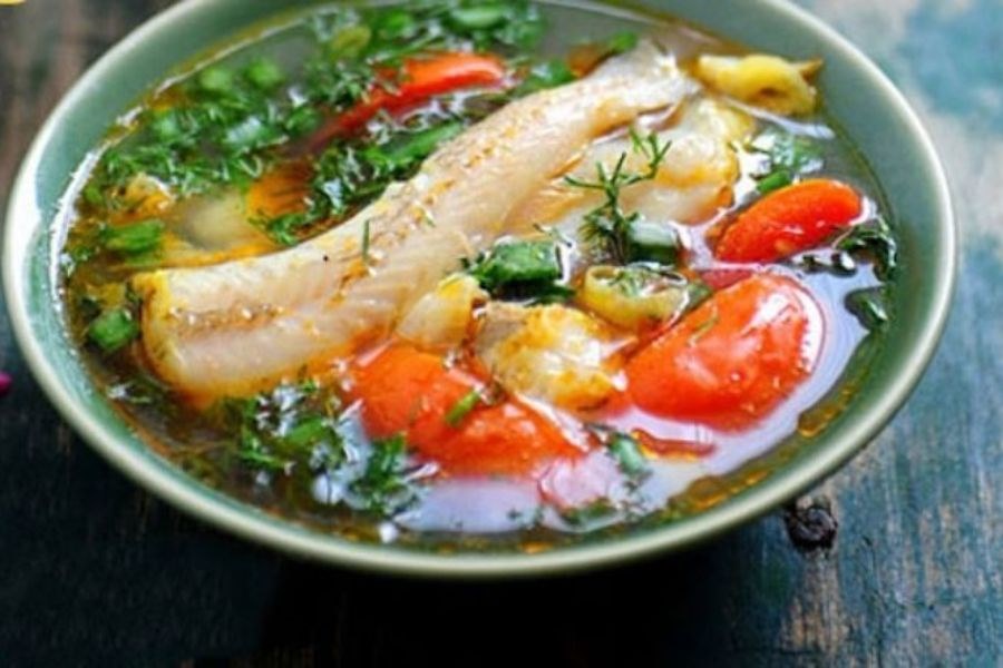 Món canh chua nấu cá khoai thanh mát và bổ dưỡng.