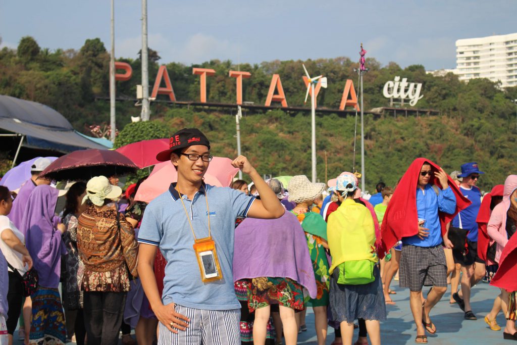 bTaskee's team took pictures when arriving at Pattaya
