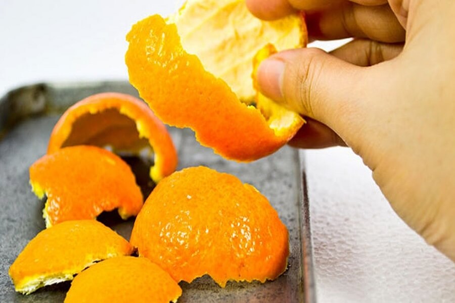 vỏ cam quýt giúp khử mùi máy lạnh