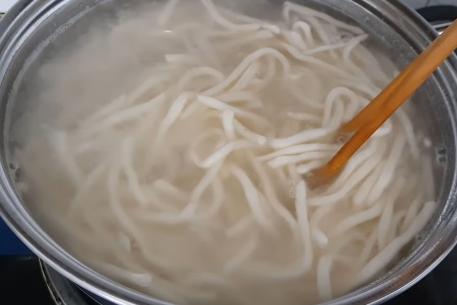 Nấu chè bánh canh ngọt