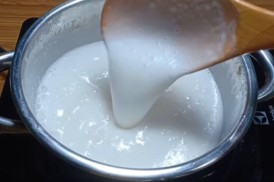 Nấu nước cốt dừa
