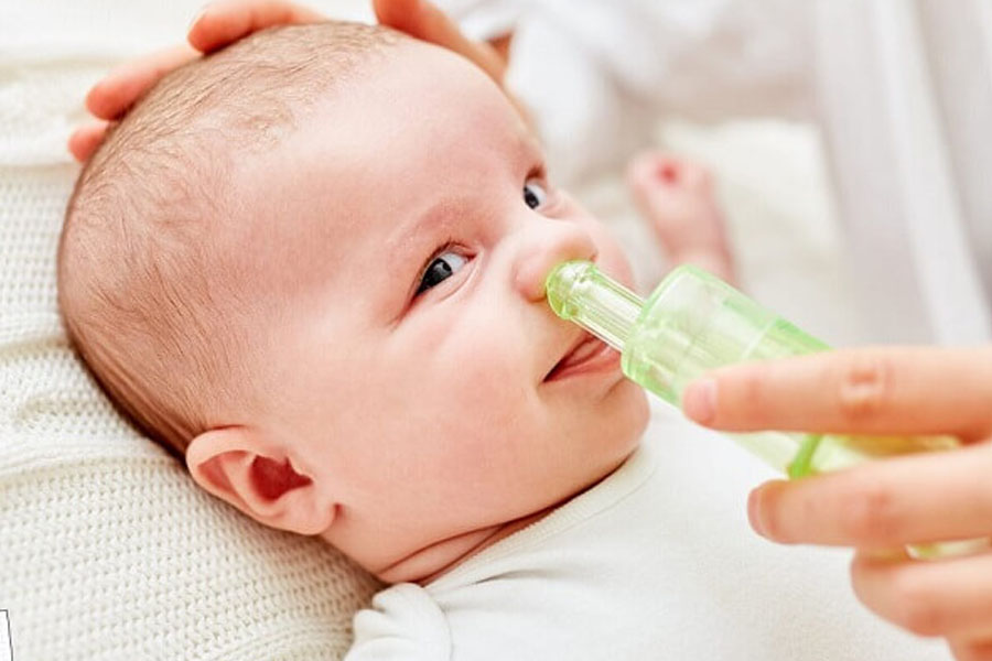 Phụ nên thường xuyên vệ sinh mũi họng cho trẻ