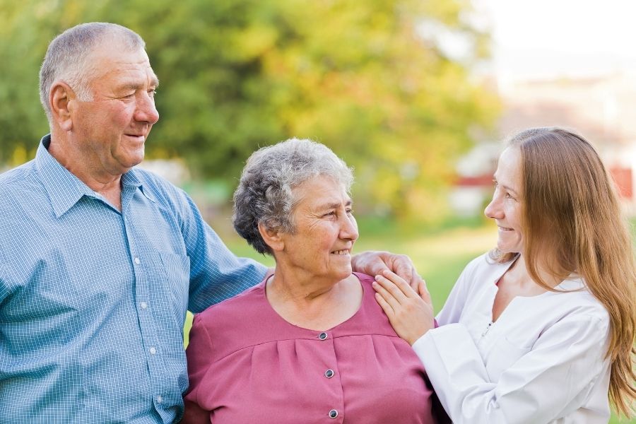 Dịch vụ chăm sóc người cao tuổi giúp gắn kết tình thân