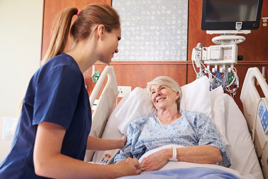 Dịch vụ chăm sóc người bệnh uy tín sẽ giúp cải thiện sức khỏe của bệnh nhân