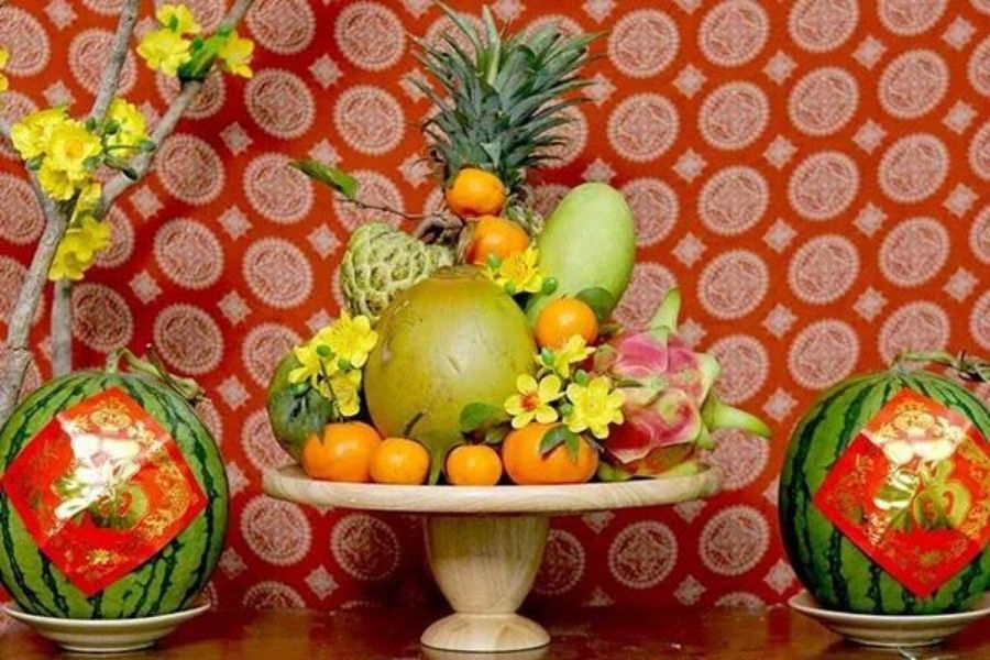Mâm ngũ quả sẽ gồm 5 loại trái cây khác nhau, mỗi trái sẽ tượng trưng một ý nghĩa tốt lành nào đó mà chủ nhà muốn cầu mong