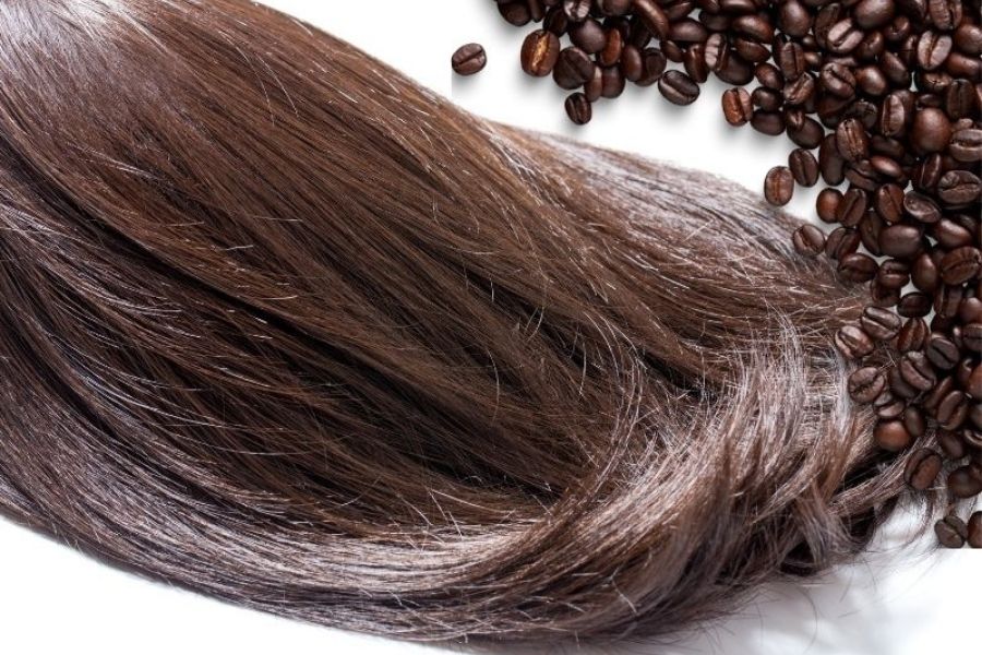 Dùng bã cà phê để gội đầu giúp tóc chắc khỏe suôn mượt
