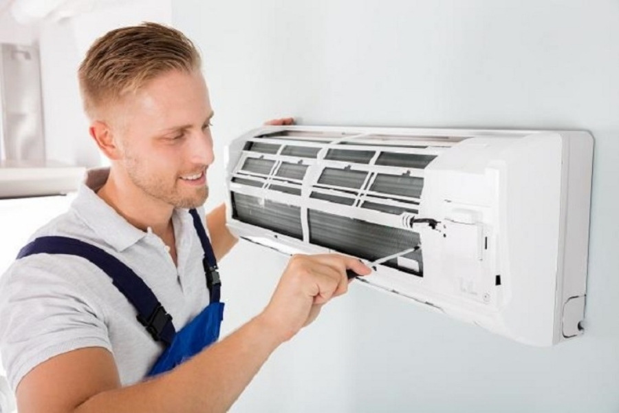 Thường xuyên vệ sinh máy lạnh để đảm bảo sự hoạt động bình thường của máy