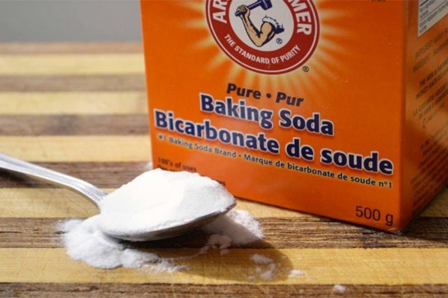 Tẩy mực bút bi trên giấy bằng baking soda