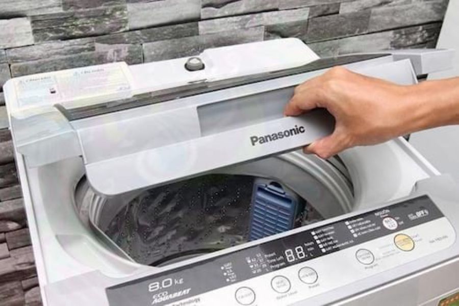 Đóng nắp máy giặt lại thì quá trình giặt tẩy sẽ diễn ra và kết thúc sau tiếng bíp
