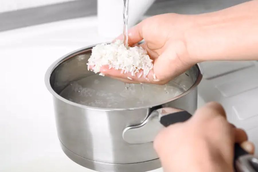 Vo gạo sạch với nước