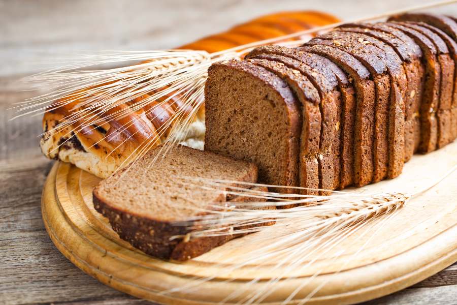 Bánh mì đen sẽ ít calo hơn bánh mì thường