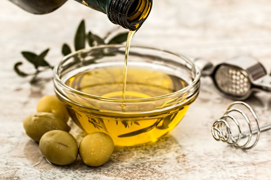 Dầu olive chứa chất béo tốt, nên có trong thực đơn giảm cân cho dân văn phòng