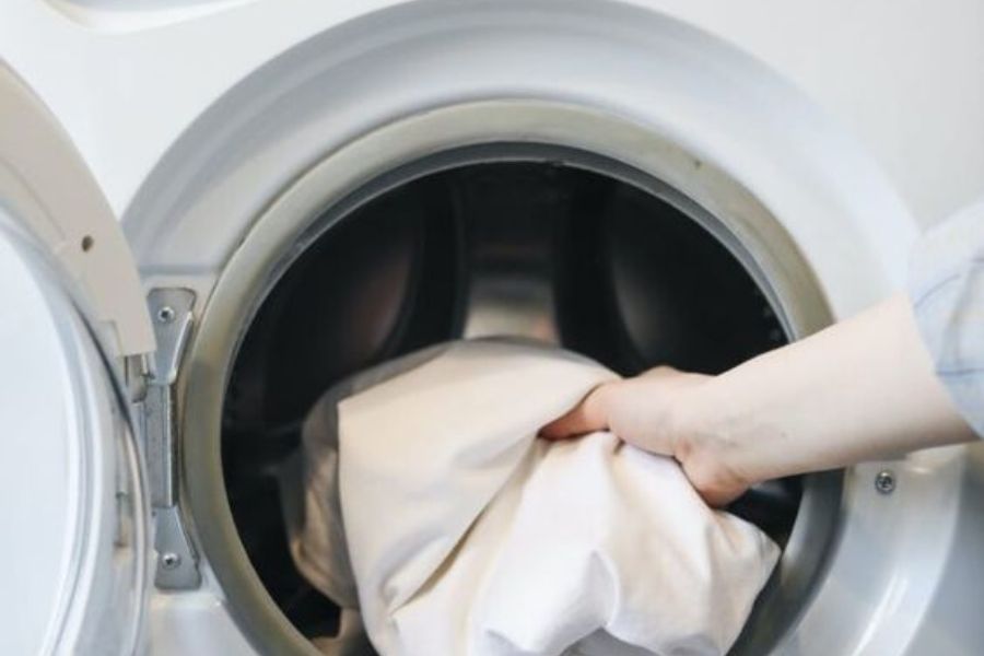 Diệt khuẩn cho rèm bằng máy giặt công nghiệp