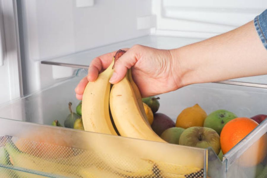 Chuối nhanh chín và thối khi bảo quản trong tủ lạnh (Hình ảnh: iStock)