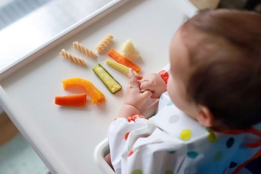 Phương pháp giúp bé chủ động cách ăn và món ăn yêu thích
