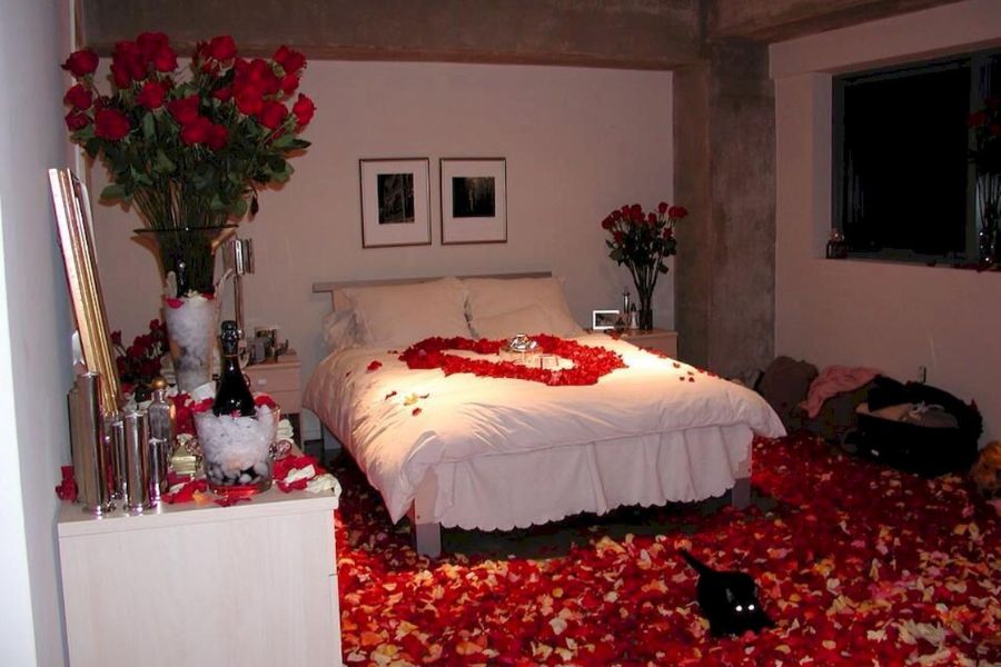 Mẫu trang trí phòng tân hôn với hoa hồng đẹp mắt, ấm cúng