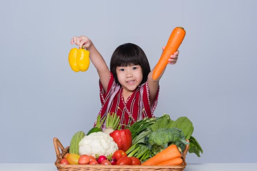 Bé 3 tuổi cần cung cấp 50 - 100g vitamin và khoáng chất cho cơ thể