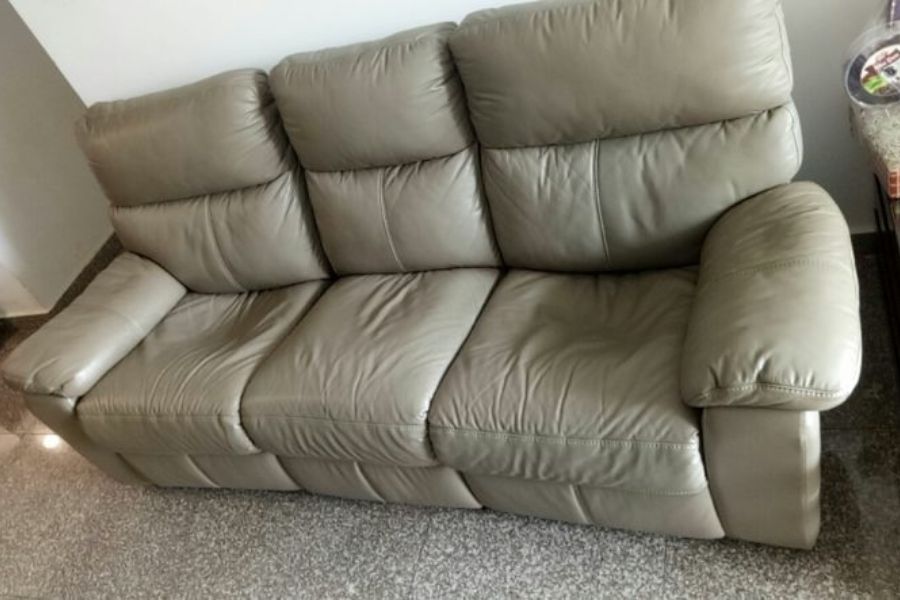 Ghế sofa bị lún là khi ấn, ngồi hay đứng, nằm, chỗ lún không thể trở lại hình dạng ban đầu