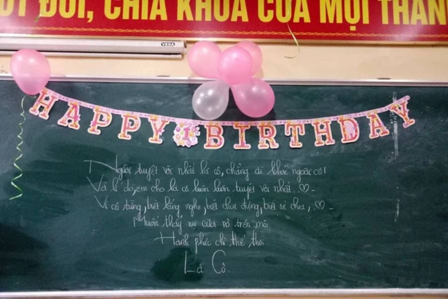 Trang trí bảng sinh nhật cô giáo bằng những câu thơ, câu hát ý nghĩa