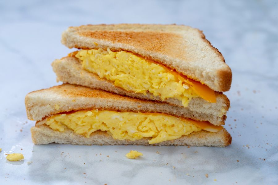Sandwich trứng sự lựa chọn hoàn hảo cho bữa ăn ngon, bổ và nhanh chóng