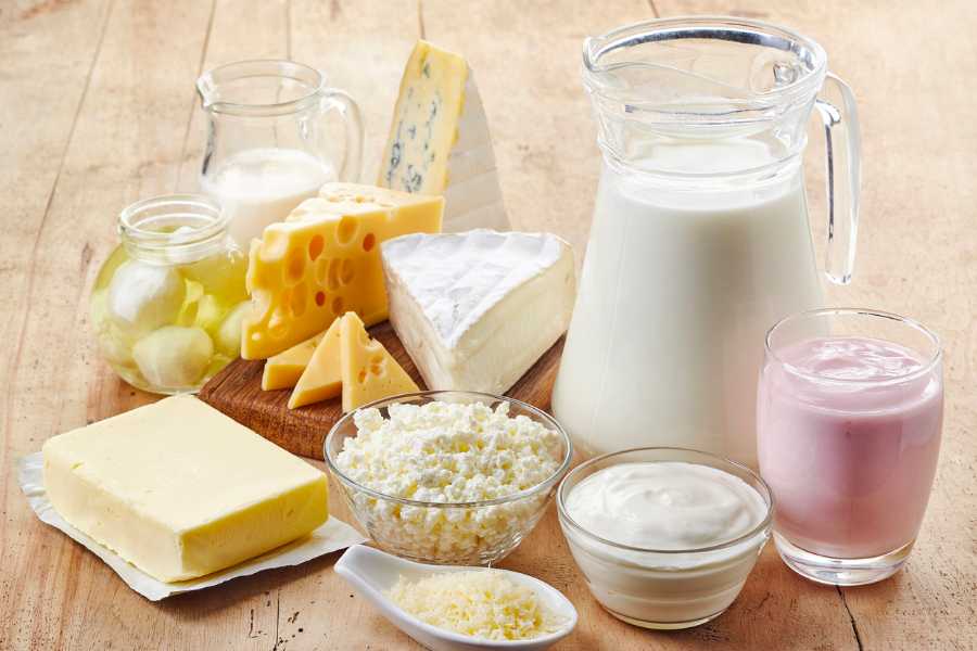 Đau dạ dày nên tránh các thực phẩm làm từ sữa gây tình trạng khó tiêu