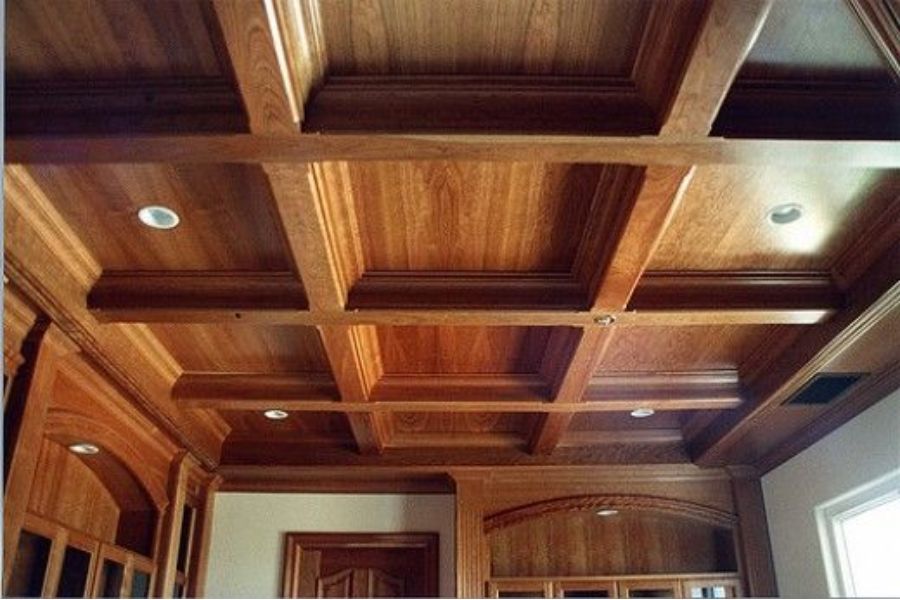 Ốp trần nhà cấp 4 bằng gỗ mang lại vẻ ấm cúng cho không gian