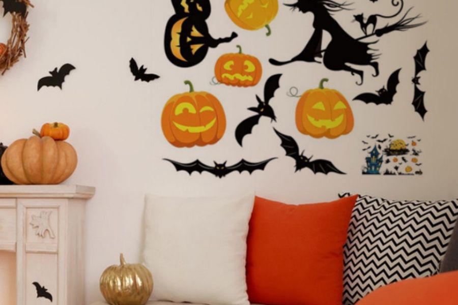 Sử dụng giấy decal dán tường trang trí Halloween