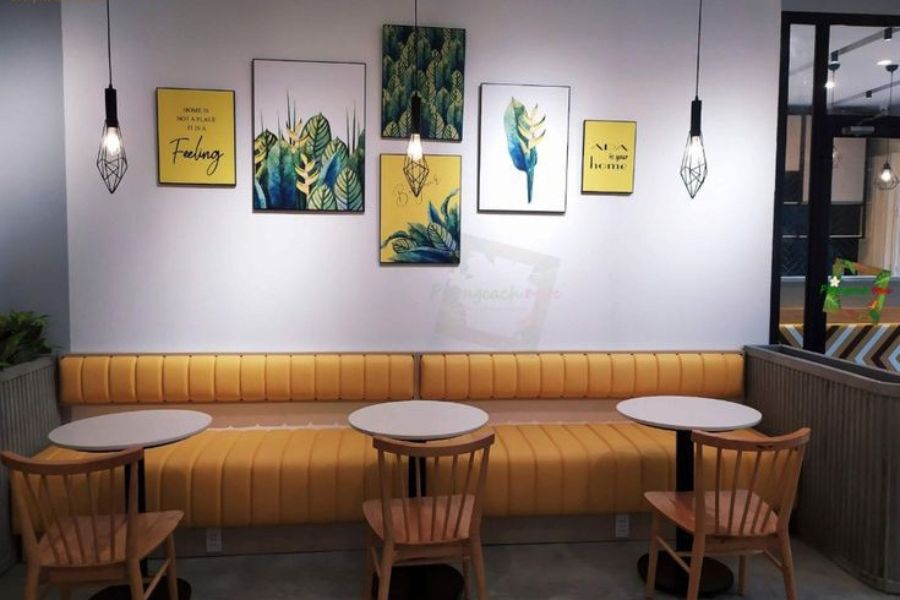 Trang trí quán cà phê bằng tranh canvas đơn giản và tinh tế