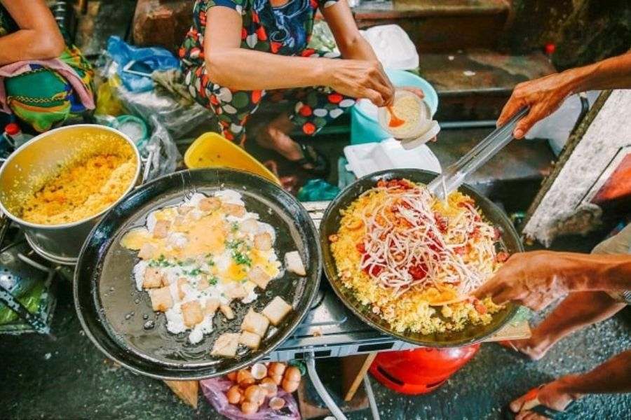 Ăn vặt Sài Gòn tại hẻm 76 Hai Bà Trưng