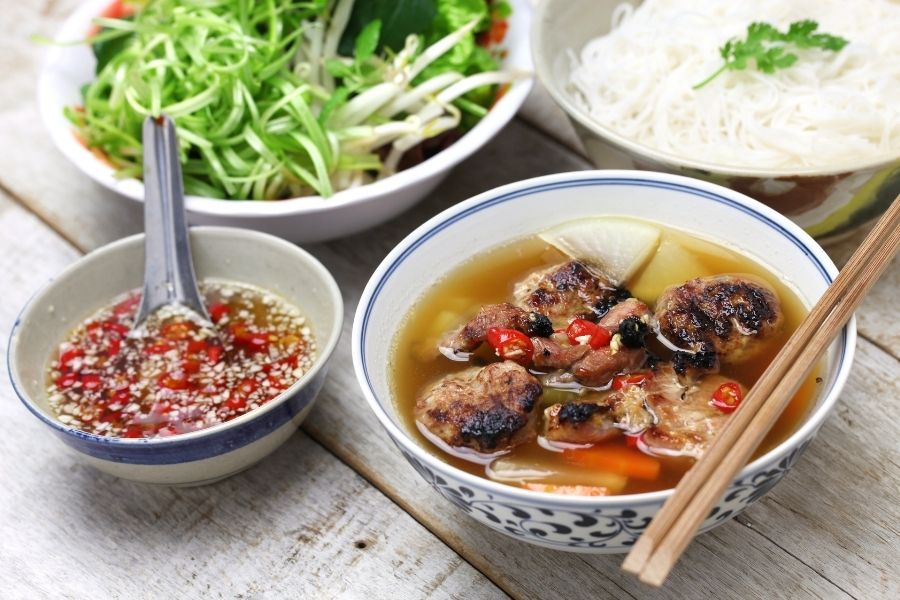 Bún chả Hà Nội là món ăn thơm ngon đặc trưng và nổi tiếng tại Hà Nội