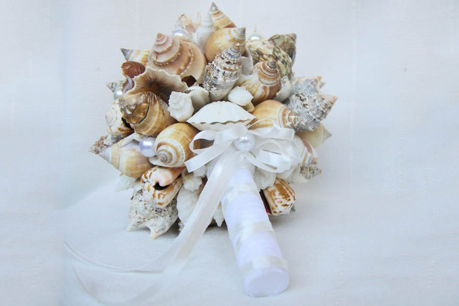 Hoa cưới bằng vỏ sò có thể giữ gìn rất lâu như một kỷ niệm về ngày trọng đại