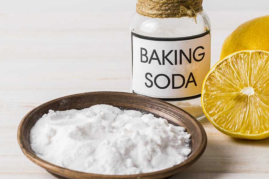 Baking soda là một chất làm sạch tuyệt vời giúp gương sáng bóng như mớ