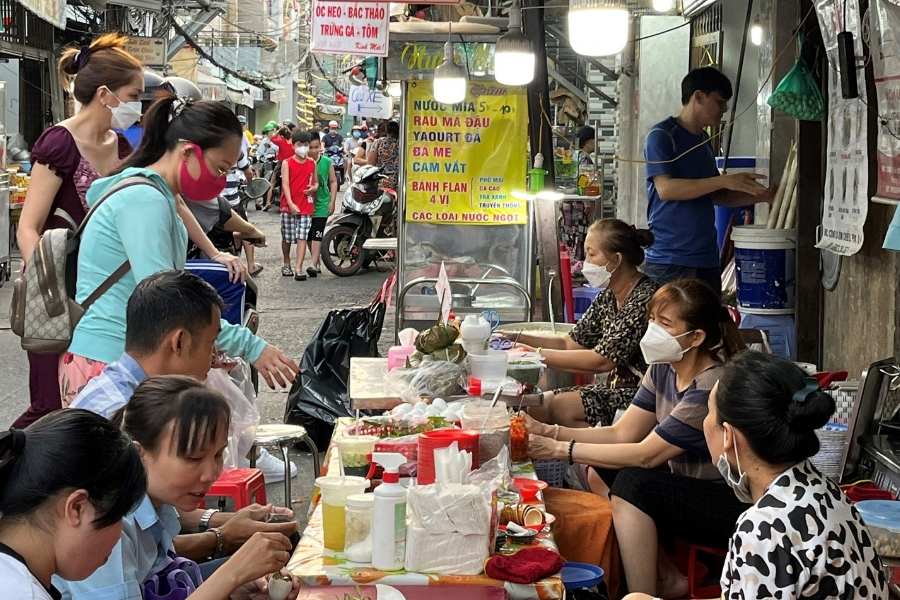 Ăn vặt Sài Gòn tại chợ Tân Định