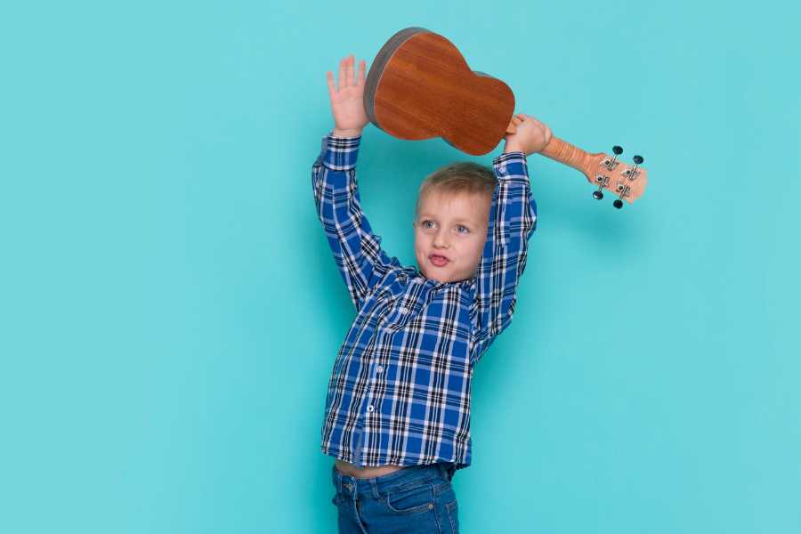 Đàn ukulele nhỏ gọn, phù hợp với trẻ