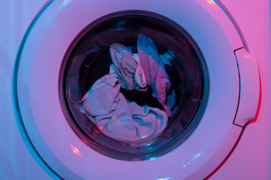 quần áo trong máy giặt