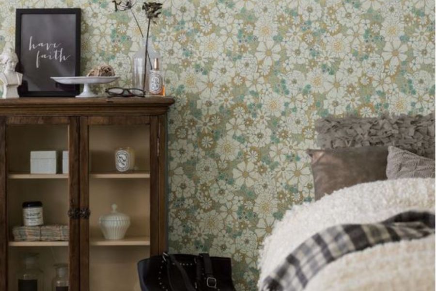 Giấy dán tường phòng ngủ vintage có đường nét hoa văn tinh tế