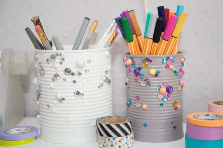 Hộp đựng bút handmade được làm từ hộp sữa hoặc chai nhựa