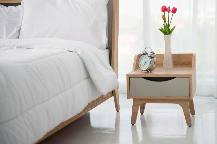 Tab đầu giường lớn được sử dụng trong những phòng ngủ có diện tích rộng