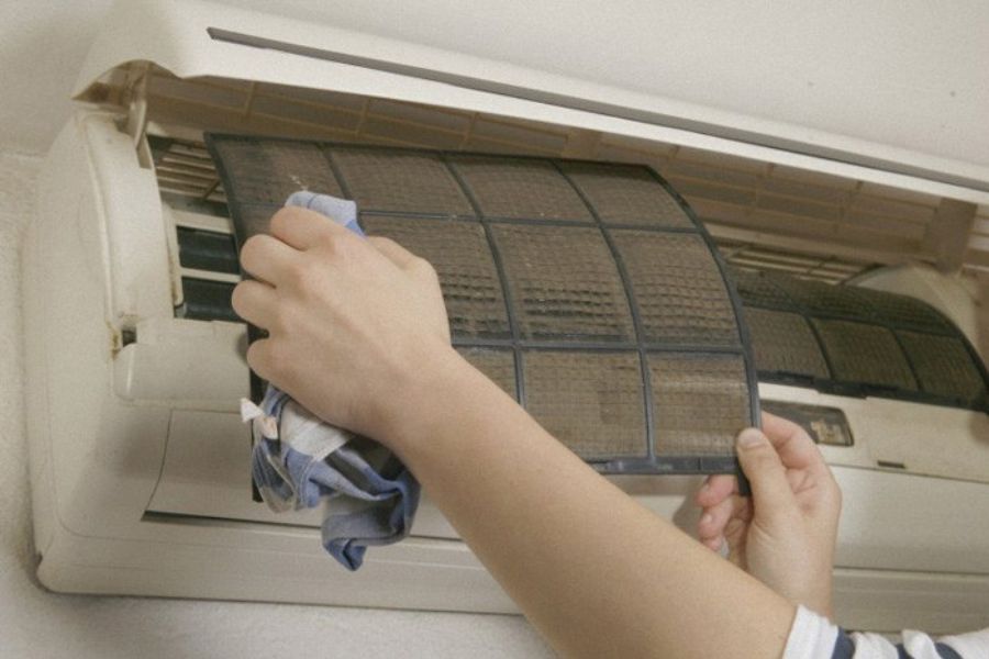 Lưới lọc máy lạnh dơ làm giảm hiệu quả làm lạnh